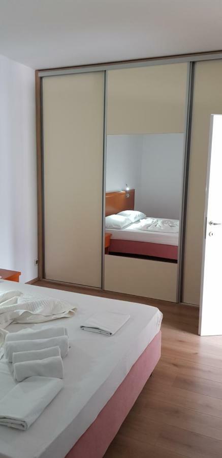 Premium Apartments Joy Примоштен Экстерьер фото